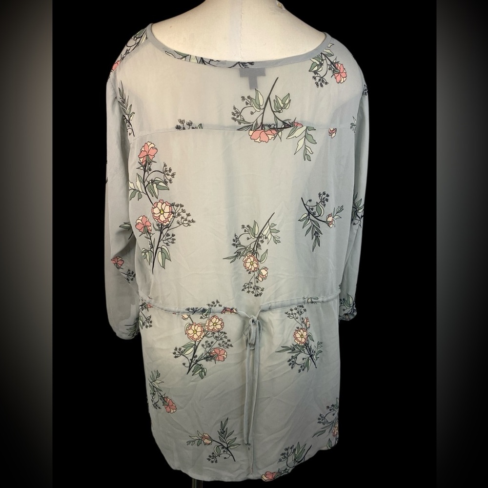 Torrid Gray Floral Print Sheer Women's Top Size 2 - Picture 2 of 4